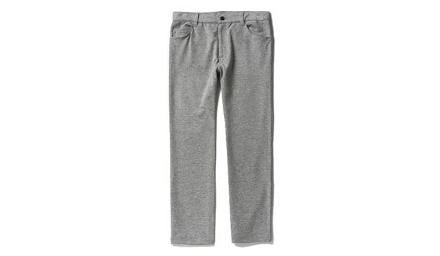 <strong>Onitsuka Tiger×ANDREA POMPILIO</strong><br/>ストレットのデニム素材を使ったベーシックな５ポケットパンツ。後ろのポケットに異素材の型押し虎の顔のワッペン付き。<br/>1万8360円（サイズ XS,S,M,L）