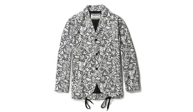 <strong>Onitsuka Tiger×ANDREA POMPILIO</strong><br/>フラワープリントが施されたジャケット。裏地はメッシュ素材でスポーティに着こなせる。裾はドローストリングで調節可能。<br/>3万7800円（サイズ 44,46,48,50）