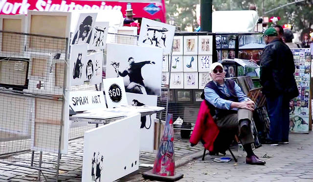 2013年10月13日、セントラルパークにて、観光客相手の土産物屋風にバンクシーのオリジナル作品が 60 ドルで販売されていた。現在、バンクシー作品の評価額は 25 万ドル