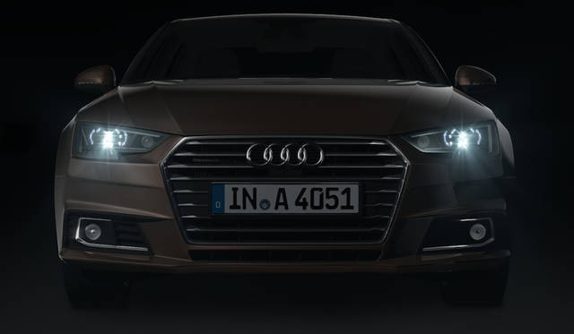 ヘッドライトが(; ´ Д `)になった新型A4を見かけたら、道を優先して譲るなどいたわりをもって対応したい