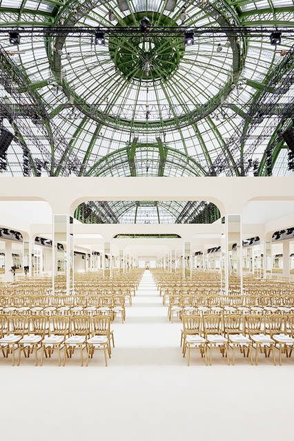 FALL-WINTER-2016-17-READY-TO-WEAR---DECOR-PICTURES-BY-OLIVIER-SAILLANT-002