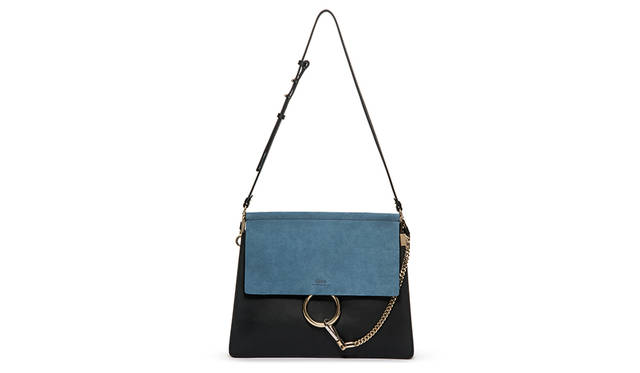 ノンシャランなクロエガールズのスピリットを象徴する「FAYE」バッグは、ラグジュアリーでエレガントかつエフォートレスな洗練された佇まいながら、アコーディオンガゼット（マチ）による高い収納力を兼ね備えた、アクティブなクロエガールズにふさわしいバッグ。バッグ（myrtille）21万1680円