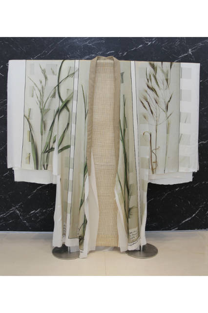 ロエベでは、アート・バーゼルへの出展や、マイアミでの ART EXHIBITION 開催するなど、世界中のクリエイターに親和性を示し、その活動を支援している