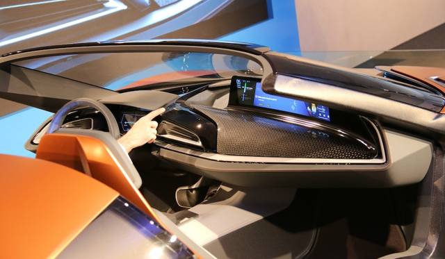 ジェスチャー コントロールを搭載したBMW iビジョン フューチャー イントラクション