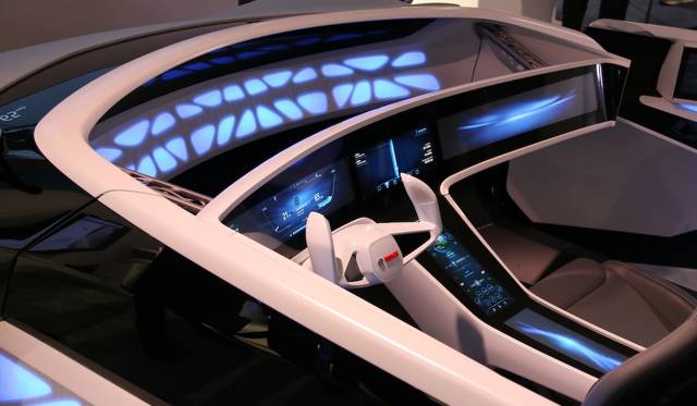 「ザラザラ」「滑らか」など本物のボタン感覚を味わえるタッチスクリーン技術を導入したボッシュのデモ機。CESアワードを受賞