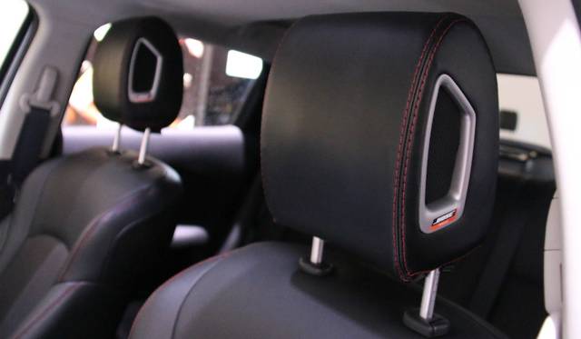 CESの会期に合わせて、BOSEが別会場に展示したヘッドレスト埋め込み型スピーカー。A/Bセグメント車向けライン装着を想定したもので、6スピーカーでも高級機に匹敵するサウンド クオリティを実現する。