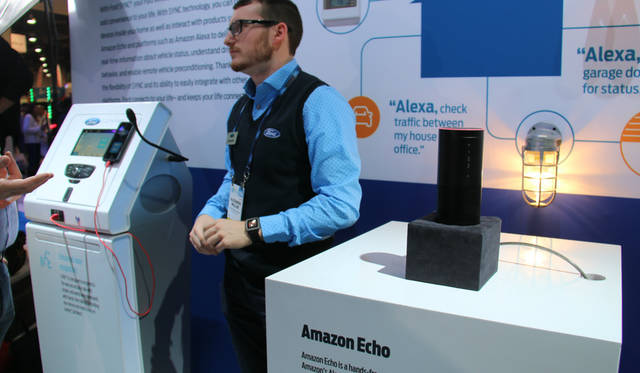 フォードはアマゾンと提携を発表。同社の音声認識デバイス「エコー」と連携することにより、従来の車載テレマティクス・システム「SYNC」でスマートホームの各種家電操作を実現。