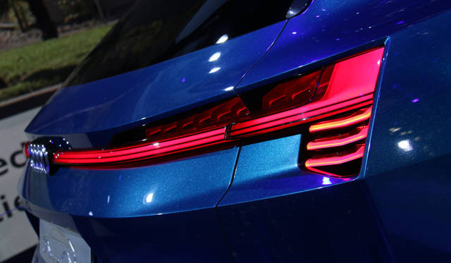 アウディ「eトロン・クアトロ・コンセプト・スタディ」のテールランプ。今年中に新型TTRSに初採用される有機EL方式を使用。