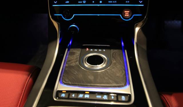 変速機は8段オートマチック