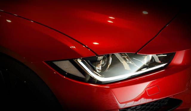 JブレードとよばれるLEDヘッドランプ