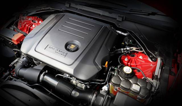 1,999cc 4気筒ディーゼルエンジンは180ps/4,000rpm、430Nm/1,750-2500rpmを発揮