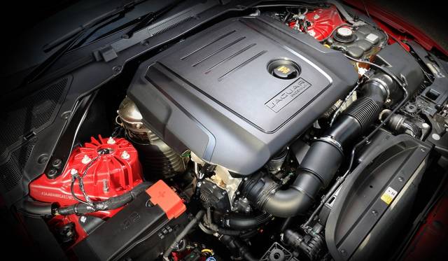 1,999cc 4気筒ディーゼルエンジンは180ps/4,000rpm、430Nm/1,750-2500rpmを発揮