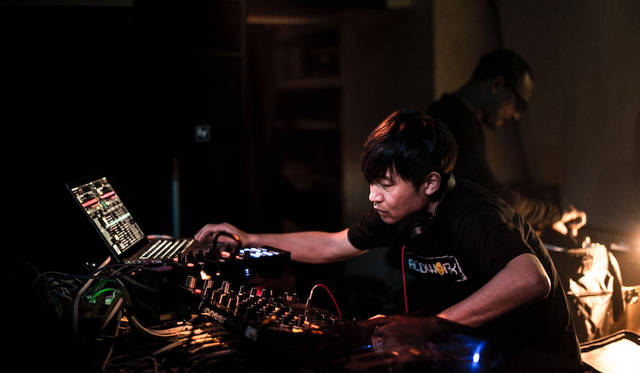 Photograph by MAENAKA Toshinori