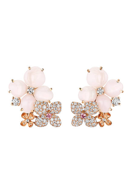 <strong>「オルタンシア」 オーブ･ロゼ イヤリング</strong><br>  素材｜ピンクゴールド、ダイヤモンド、エンジェルスキンオパール、 ピンクサファイア<br> 価格｜280万円（税抜） <br> 発売｜2016年3月5日（土）<br>