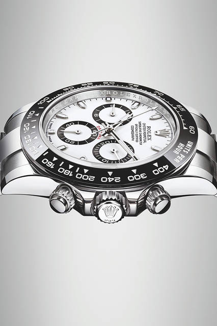 <storng>コスモグラフ デイトナ<br />Ref.116500LN</strong><br />ケース│904Lステンレススチール、セラクロムベゼル<br />直径│40mm<br />ムーブメント│自動巻き（Cal.4130）<br />機能│クロノグラフ（30分積算計、12時間積算計）<br />ブレスレット│904Lステンレススチール<br />防水性能│100m<br />発売時期│2016年夏発売予定<br />予価│118万円（税抜）<br />