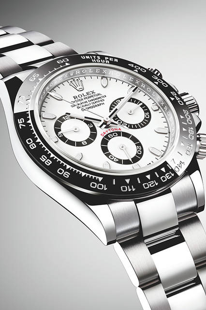 <storng>コスモグラフ デイトナ<br />Ref.116500LN</strong><br />ケース│904Lステンレススチール、セラクロムベゼル<br />直径│40mm<br />ムーブメント│自動巻き（Cal.4130）<br />機能│クロノグラフ（30分積算計、12時間積算計）<br />ブレスレット│904Lステンレススチール<br />防水性能│100m<br />発売時期│2016年夏発売予定<br />予価│118万円（税抜）<br />