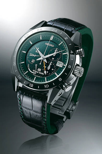 <strong>グランドセイコー<br />ブラックセラミックス リミテッドコレクション<br />スプリングドライブ クロノグラフGMT</strong><br />ケース│ジルコニア・セラミック（アウターケース）、ブライトチタン（インナーケース）<br />ムーブメント│自動巻きスプリングドライブ（Cal.9R96）<br />機能│日付表示、クロノグラフ（30分積算計、12時間積算計）、第2時間帯表示、パワーリザーブ表示<br />ストラップ│クロコダイル<br />防水性能│10気圧<br />限定数│600本（SBGC017、グリーンダイヤル）<br />発売時期│2016年6月10日発売予定<br />予価│140万円（税抜）<br />