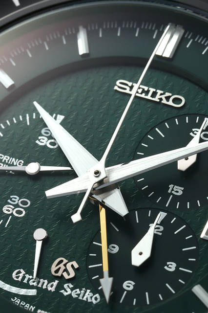 <strong>グランドセイコー<br />ブラックセラミックス リミテッドコレクション<br />スプリングドライブ クロノグラフGMT</strong><br />ケース│ジルコニア・セラミック（アウターケース）、ブライトチタン（インナーケース）<br />ムーブメント│自動巻きスプリングドライブ（Cal.9R96）<br />機能│日付表示、クロノグラフ（30分積算計、12時間積算計）、第2時間帯表示、パワーリザーブ表示<br />ストラップ│クロコダイル<br />防水性能│10気圧<br />限定数│600本（SBGC017、グリーンダイヤル）<br />発売時期│2016年6月10日発売予定<br />予価│140万円（税抜）<br />