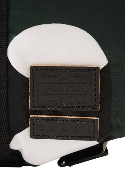 <strong> 2WAY TOTE BAG </strong><br> MARNI × PORTERのすべてのラインナップの中で、最も人気の高いトートバッグ・リュック サックの2WAYバッグ。ハンドルの握りやすさ、リュックサックの背負い安さを、コンパクトな トートバッグで追求しています。 <br>  W42×H44×D2cm <br> 3万7000円（税別）