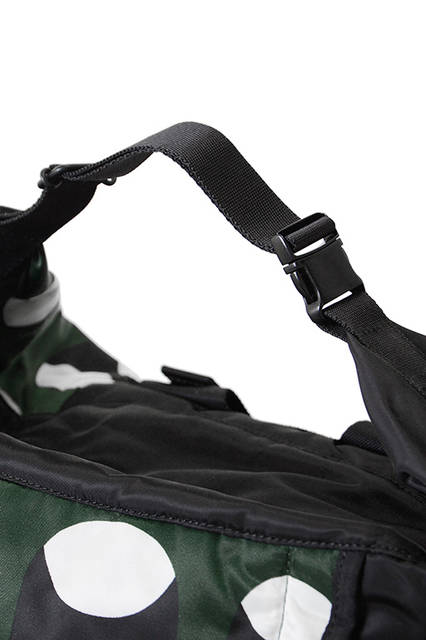 <strong> 3WAY BONSAC </strong><br> リュックサック、ショルダーバッグ、ボストンバッグの3WAY。荷物の量に合わせて様々な スタイルで楽しむ事ができる、フレキシブルで大容量なバッグです。 <br>  W27×H52×D26cm <br> 8万3000円（税別）