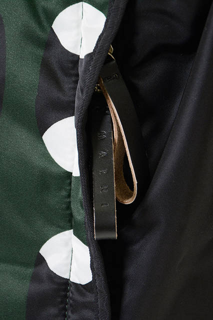 <strong> 3WAY BONSAC </strong><br> リュックサック、ショルダーバッグ、ボストンバッグの3WAY。荷物の量に合わせて様々な スタイルで楽しむ事ができる、フレキシブルで大容量なバッグです。 <br>  W27×H52×D26cm <br> 8万3000円（税別）