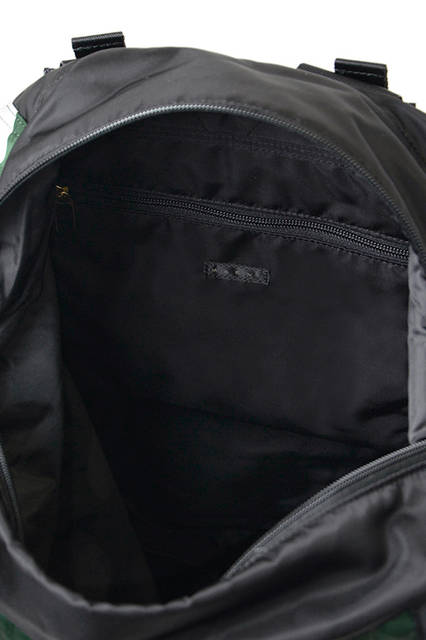 <strong> 3WAY BONSAC </strong><br> リュックサック、ショルダーバッグ、ボストンバッグの3WAY。荷物の量に合わせて様々な スタイルで楽しむ事ができる、フレキシブルで大容量なバッグです。 <br>  W27×H52×D26cm <br> 8万3000円（税別）