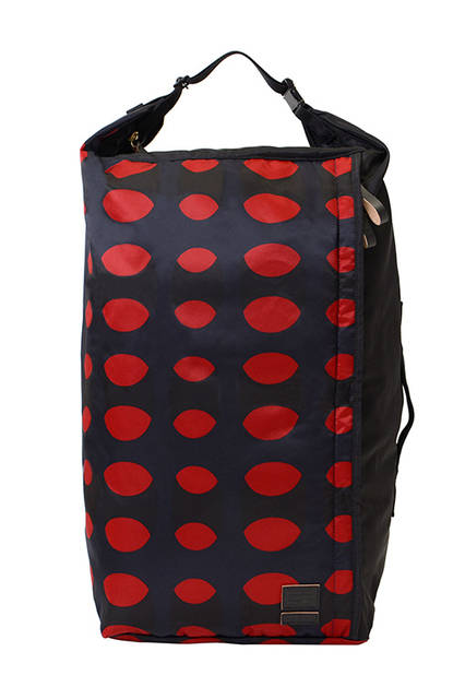 <strong> 3WAY BONSAC </strong><br> リュックサック、ショルダーバッグ、ボストンバッグの3WAY。荷物の量に合わせて様々な スタイルで楽しむ事ができる、フレキシブルで大容量なバッグです。 <br>  W27×H52×D26cm <br> 8万3000円（税別）