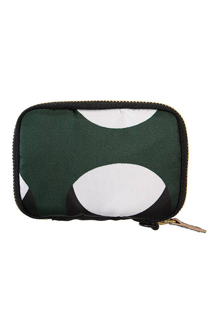 <strong> ROUND ZIP WALLET｜COIN CASE </strong><br> ラウンドジップウォレットは、MARNI × PORTER定番のロングジップウォレット、コイン ケースと、その中間サイズの3サイズで展開します。 ナス管付きコードがプラスされ、大切な鍵などを繋げておく事ができます。<br><br>  クレジットカードや名刺がぴったり収まる、MARNI × PORTER定番のコンパクト ウォレット。 <br>  W12×H8×D2cm  <br> 1万6000円（税別）