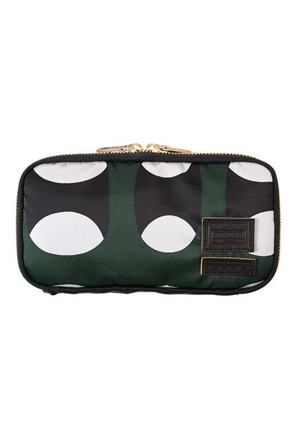 <strong>ROUND ZIP WALLET｜LONG ZIP WALLET</strong><br>ラウンドジップウォレットは、MARNI × PORTER定番のロングジップウォレット、コインケースと、その中間サイズの3サイズで展開します。ナス管付きコードがプラスされ、大切な鍵などを繋げておく事ができます。<br><br>MARNI × PORTER定番の長財布。12枚のカード収納ポケットと、大きなファスナー付きのコインポケットが付いています。<br>W20×H11×D3cm <br>3万円（税別）