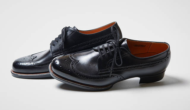 オリジナルのデザインはもちろん、リーガルの既成モデルやサンプルモデルも自分に合わせてオーダーできる。オーダーサロンには米国リーガルブランドの歴史的なアーカイブから着想したサンプルも揃っており、米国靴らしいラウンドトゥの新作ウイングチップもそのひとつだ。