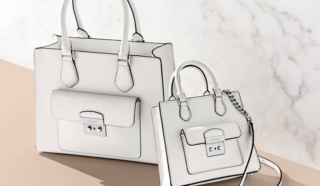 “ブリジット”メッセンジャー 各4万6000円（税抜）／マイケル マイケル・コース