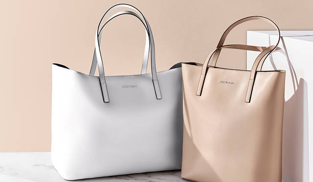 エミリー・トート 横長5万4000円、縦長4万9000円（すべて税抜）※写真左：ホワイト参考色／すべてマイケル マイケル・コース
