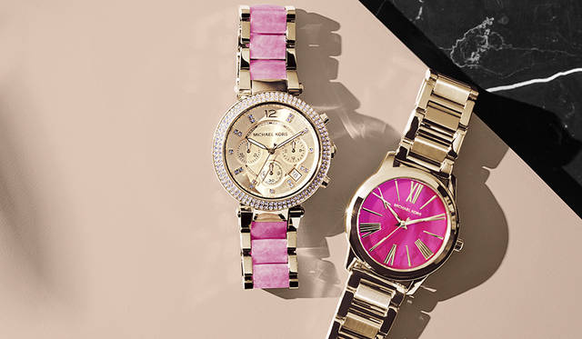 時計3万9000円 （税抜）／マイケル・コース