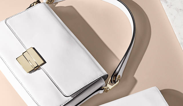 “マデライン”ショルダー 5万4000円（税抜）／マイケル マイケル・コース