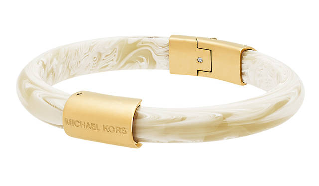ブレスレット 1万4000円（税抜）／マイケル・コース 
