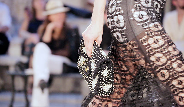 02_Cruise-2016-17-collection---Accessories-pictures-by-Anne-Combaz