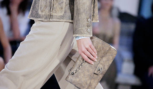 03_Cruise-2016-17-collection---Accessories-pictures-by-Anne-Combaz