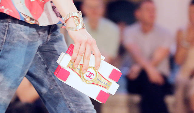 04_Cruise-2016-17-collection---Accessories-pictures-by-Anne-Combaz