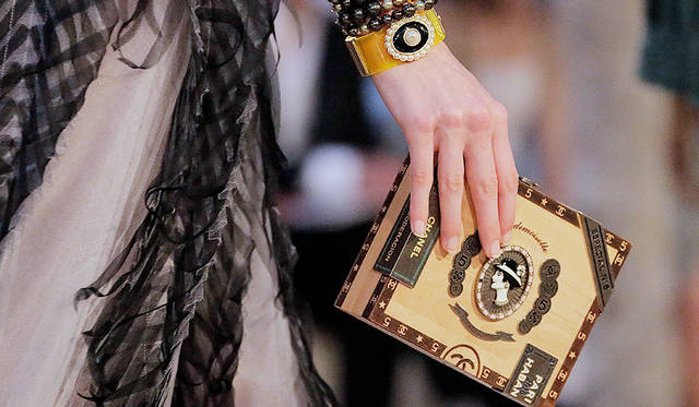 06_Cruise-2016-17-collection---Accessories-pictures-by-Anne-Combaz