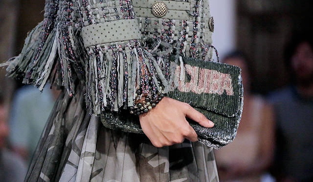 08_Cruise-2016-17-collection---Accessories-pictures-by-Anne-Combaz