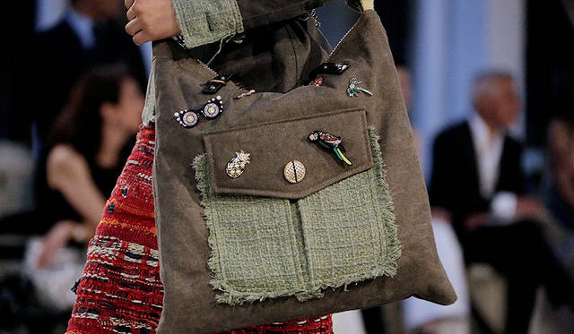 09_Cruise-2016-17-collection---Accessories-pictures-by-Anne-Combaz