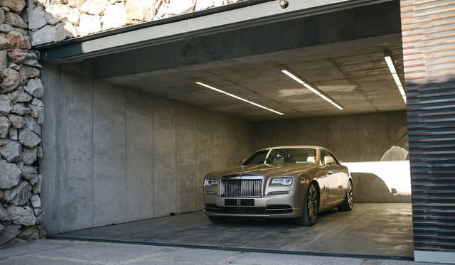 幌の開閉は静かで「サイレント・バレー」とロールスロイスは呼ぶ