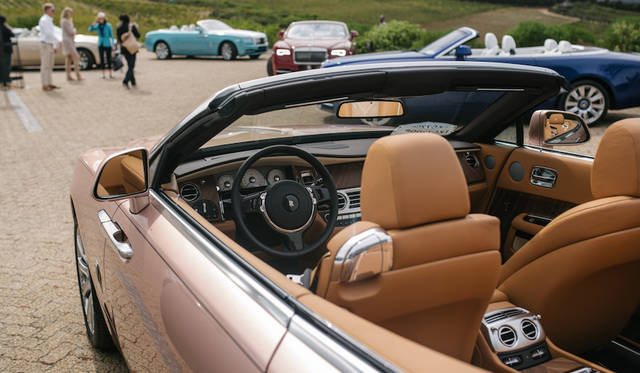 ウッドパネルは光沢のないタイプがメイン