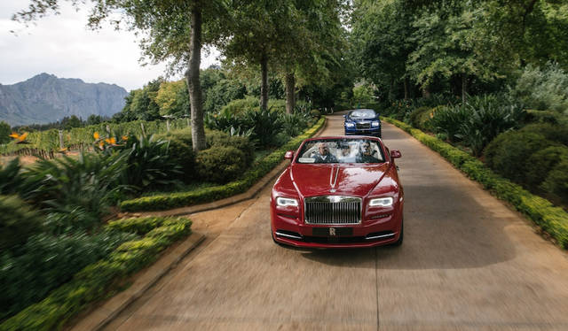 フルオープンとしては、ラインナップではファントム・ドロップヘッドクーペに次ぐモデル