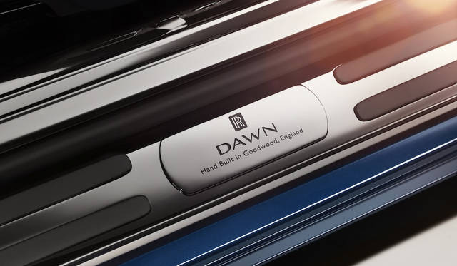 ドアシルに「グッドウッドでハンドビルト」との刻印