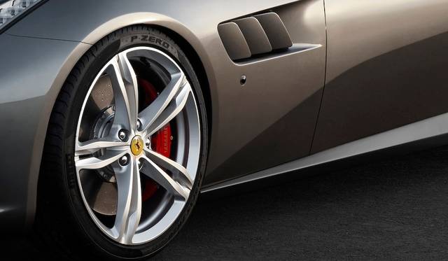 Ferrari GTC4 Lusso |フェラーリ GTC4 ルッソ