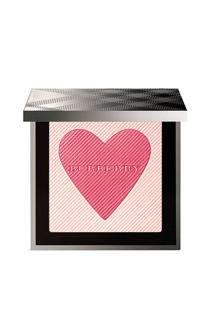 <strong>【限定品】バーバリー ロンドン ウィズ ラブ</strong><br />ブラッシュハイライター＜チークカラー＞<br />価格｜7400円（税抜き）<br />