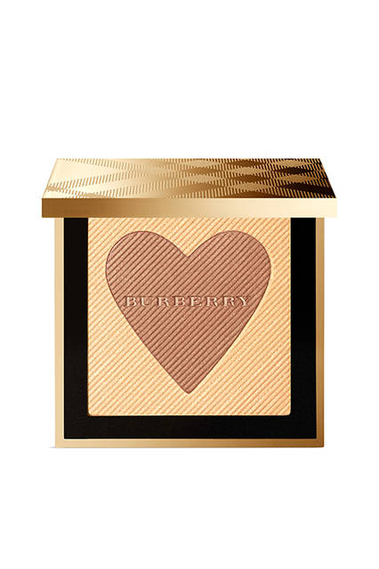 <strong>【限定品】バーバリー ロンドン ウィズ ラブ</strong><br />イルミネイティングブロンザー＜フェースカラー＞<br />価格｜7400円（税抜き）<br />