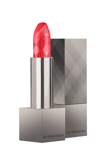 <strong>【限定品】バーバリー リップベルベット</strong><br /> カラー｜Rosy Red<br /> 価格｜3800円（税抜き）<br />