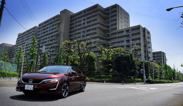 「レーンウォッチ」機能を作動させるかウィンカーを出すと助手席側後方の画像がナビ画面に映し出される